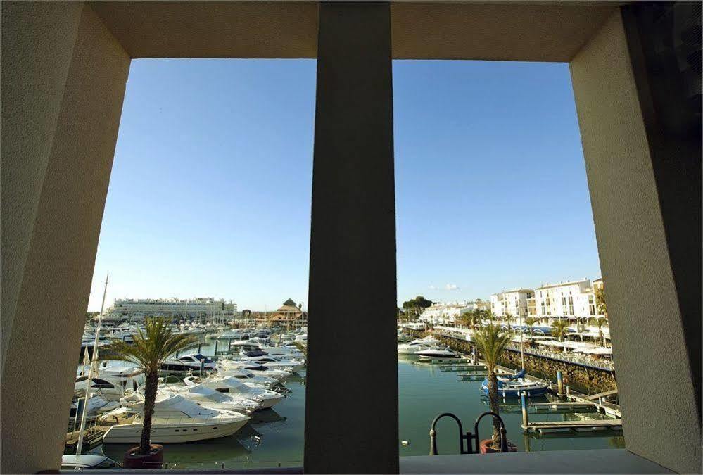 Marina *